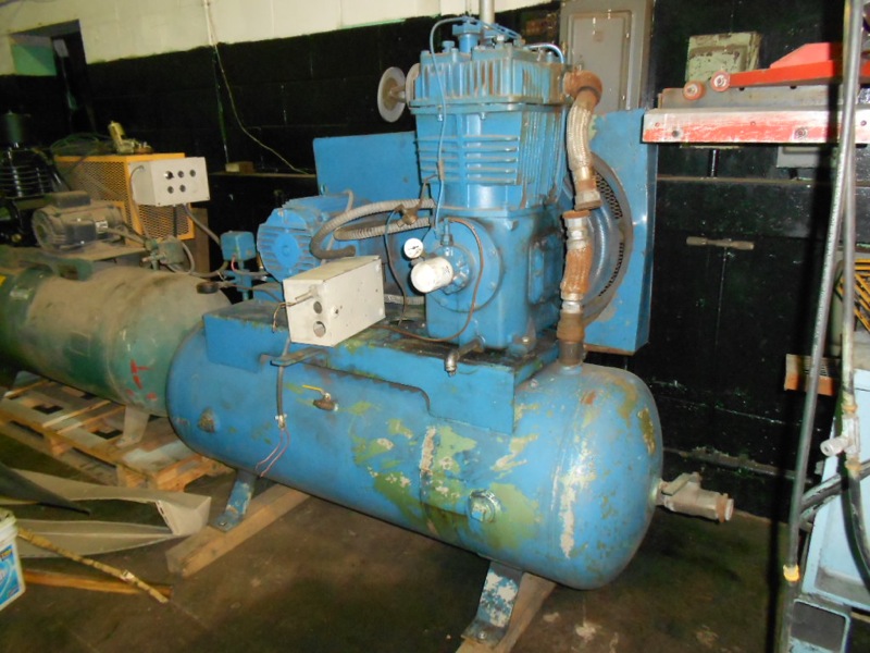 Quincy Model 390  Size 5 X 4 X 4  Air Compressor